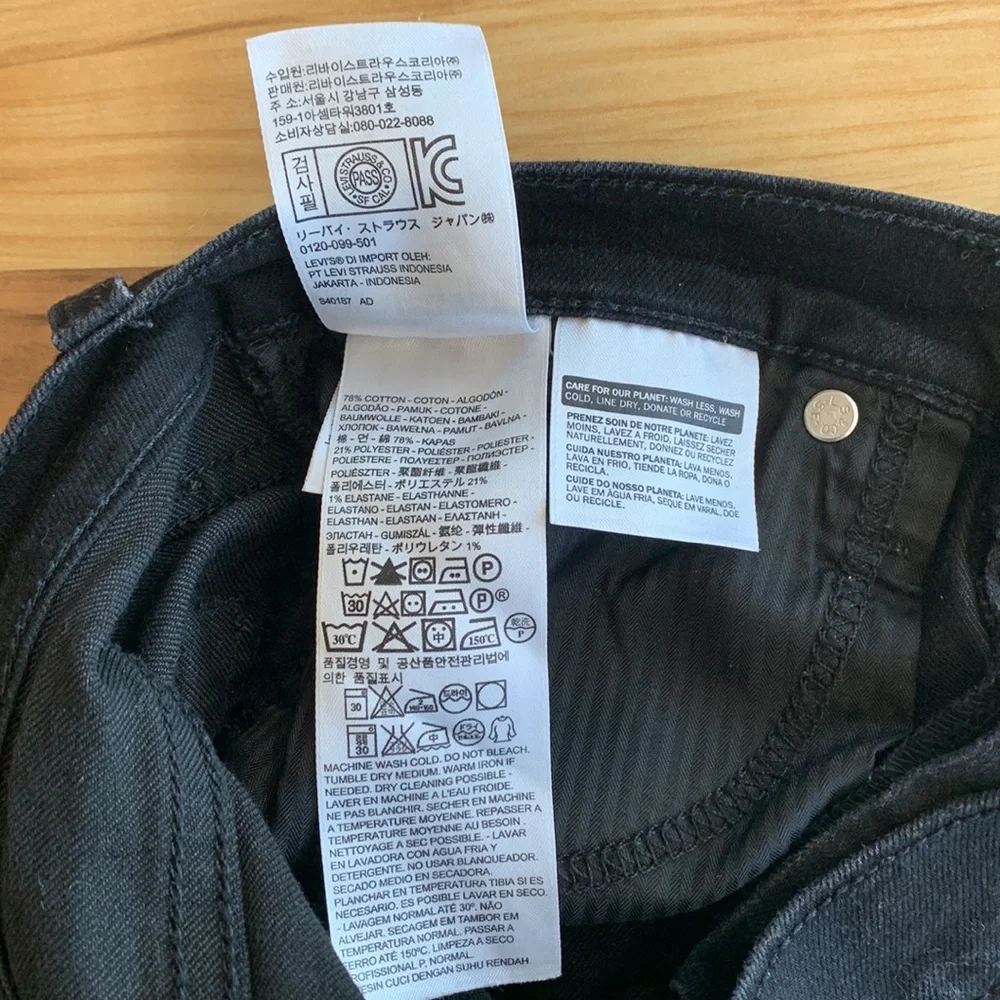 Levi Strauss Black Denim Shorts - Picture 5 of 5